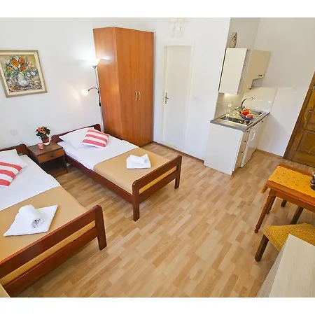 Emanuel Apartman *
